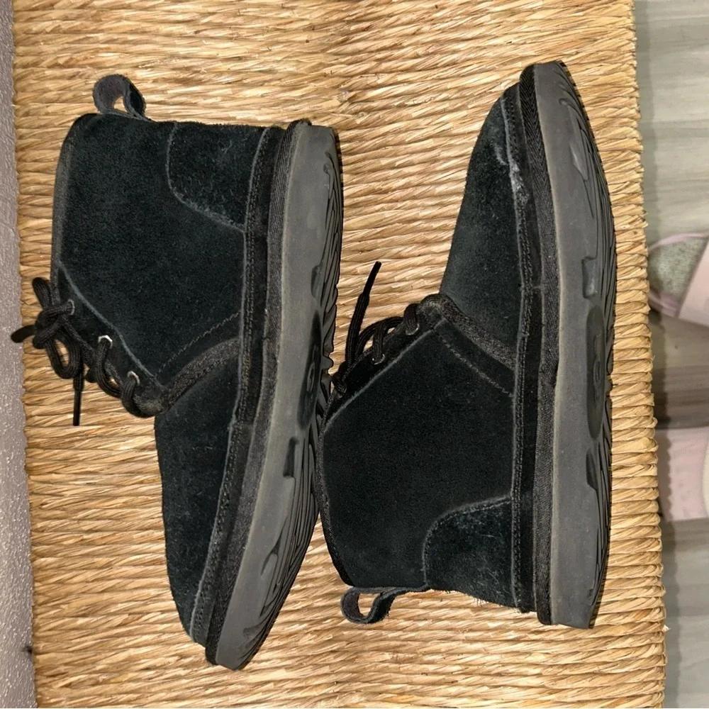UGG Kids Black chucka Suede Boots